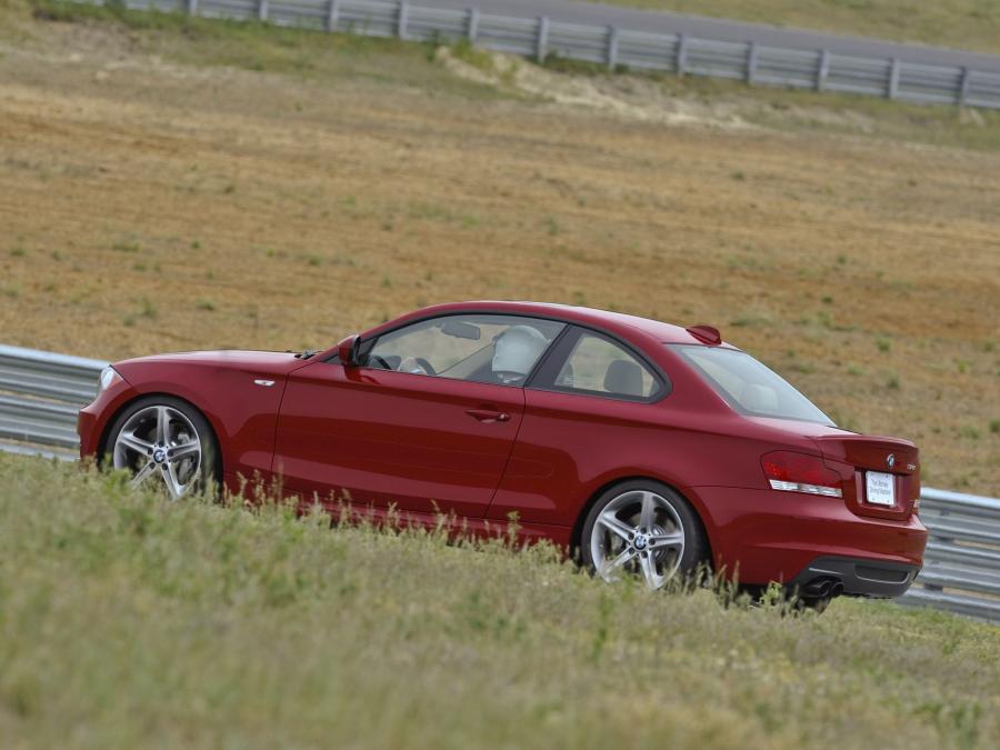  BMW 135i Coupe 2008 года  (US) (фото 2 из 22)